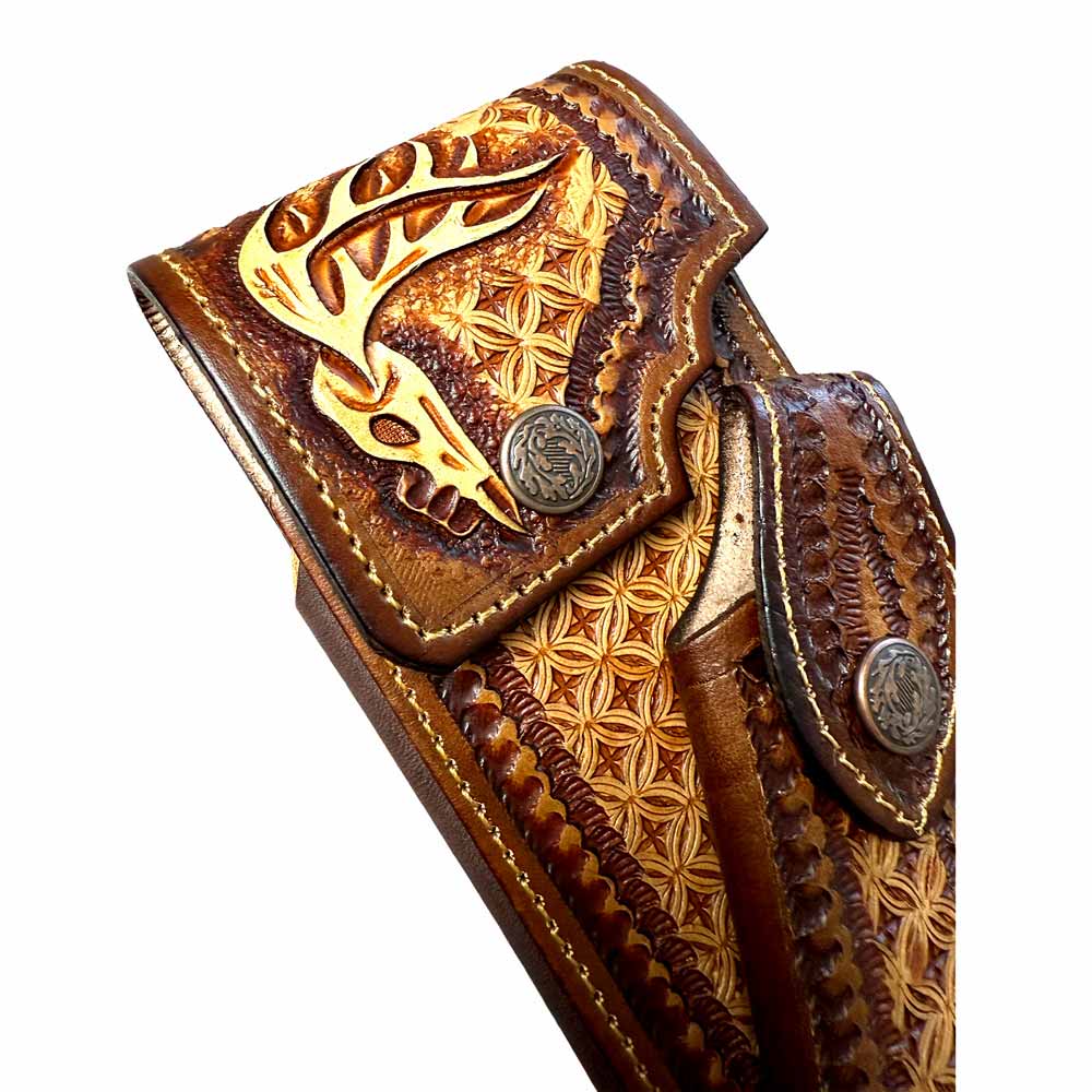 Funda para Celular con Porta Navaja Cincelada a Mano "Side Skull"